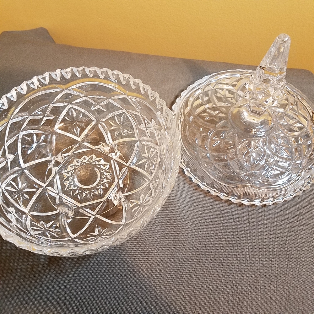 Crystal glass covered candy dish footed - Picture 5 of 12
